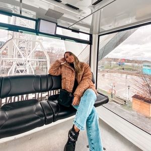 Meet your Posher, Daniela